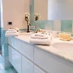 Alojamento de Acomodação e Pequeno-almoço La Luna E I Faló Luxury 4*